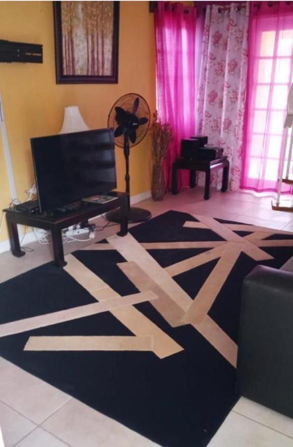 River Side Apt 9 @ Mystic Ridge. Ocho Rios Eksteriør bilde